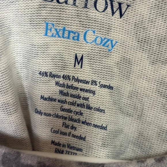 New with tags, womens size medium shirt, #B764 - Picture 4 of 4